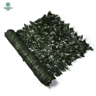 Piante artificiali del recinto